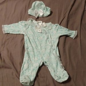 Footsie with matching hat